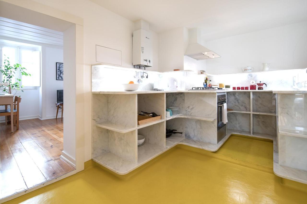 Alfama Casa Amarela Apartment Lisbon Bagian luar foto